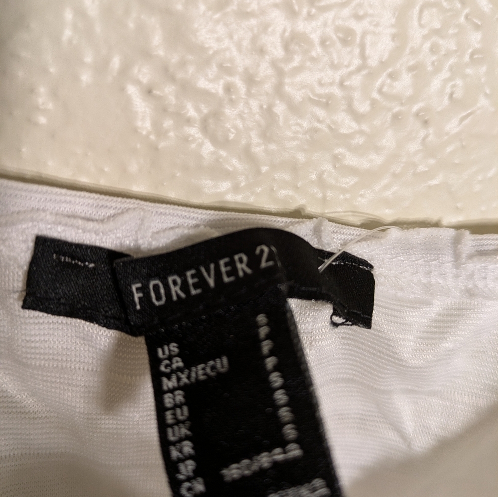 Forever 21 Elegant White Textured Women's Top Size Small - Picture 3 of 10